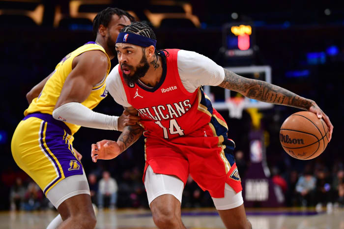Pelicans Brandon Ingram closely guarded by Lakers Troy Brown.